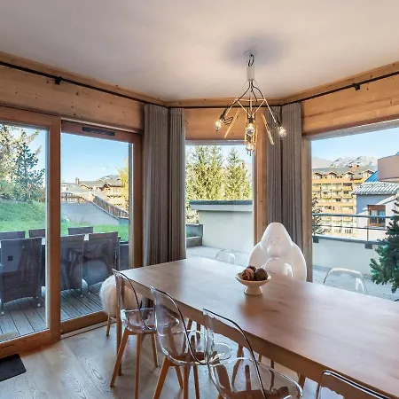Apartment T4 A Courchevel, Proche Des Pistes, Avec Terrasse, Parking, Et Services Inclus - Fr-1-563-13