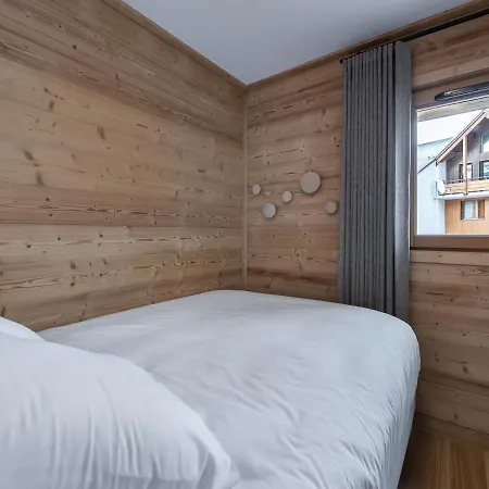 Apartment T4 A Courchevel, Proche Des Pistes, Avec Terrasse, Parking, Et Services Inclus - Fr-1-563-13 *
